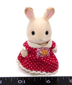 Calico Critters Sylvanian Families Muñeca Conejo Figura Época Vestido Rojo Conejito - Imagen 1 de 6