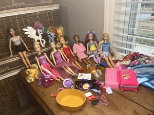 Lotto Bambole Mattel Barbie & My Little Pony - Bambole, abbigliamento - Foto 1 di 12