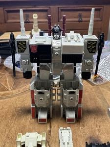 Metroplex 100% Complete RT Vintage 1985 G1 Transformers Hasbro Action Figure - Picture 1 of 7