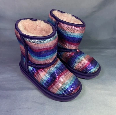 Botas UGG Clásicas Cortas II Lentejuelas Violeta Piel Arco Iris Niños Talla 11 Foto 1 de 4