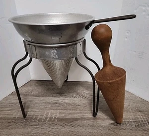 Vintage Wearever n. 8 colino rotante alluminio pestello legno setaccio colino barattolo   - Foto 1 di 10