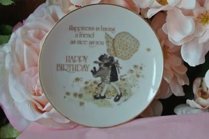 Mini plato vintage Holly Hobbie ¡Feliz cumpleaños tesoros duraderos 1976! - Imagen 1 de 12