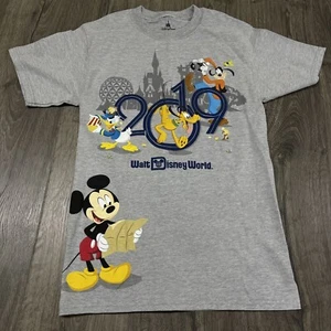 Camiseta gris Mickey Pluto Goofy Donald Parks 2019 de Disney World talla pequeña - Imagen 1 de 5