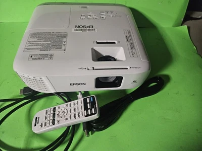 Epson PowerLite 980W  hdmi lcd projector remote+ power cord 100-2500 H Used - Image 1 of 4