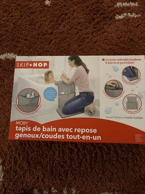 NUEVO • Skip Hop Gris Bebé Moby Baño Todo en Uno Deslizable Bolsillo Ahorrador de Codo y Arrodillador Foto 1 de 4