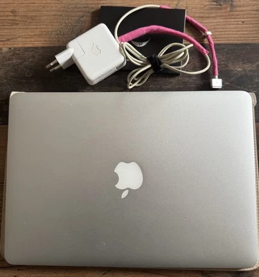 Apple MacBook Air 13,3 Mitte 2013, i5 4GB RAM, 256 GB SSD, Silber - Bild 1 von 4