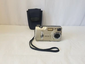 Digitrex DSC 1300- 1.3 mp Digital Camera with Case. Working. Battery Door Broken - Picture 1 of 12
