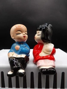 Vintage Porcelain Salt & Pepper Shakers Boy and Girl Kissing Japan - Picture 1 of 9