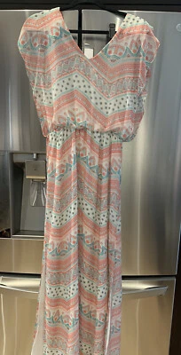 Maxi vestido Lucy Love talla pequeña para mujer Foto 1 de 4