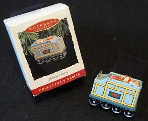 1995 Hallmark Keepsake Yuletide Central Pressed Tin Ornament Mint in Box! - Bild 1 von 2