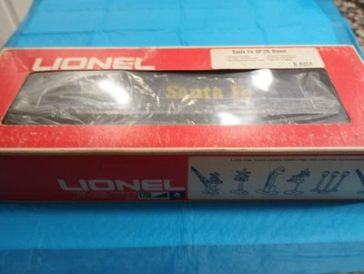 Lionel Santa Fe GP-20 Diesel Train Model 8352.Beautiful.Not Running Needs Repair - Image 1 of 4