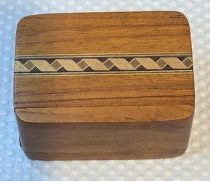 Vintage Wooden double faceted Trinket Box Heart and marquetry 7 x 5 x 4 cm - Picture 1 of 8