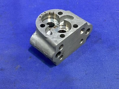 CUERPO BOMBA ACEITE BSA A65 A50 68-0934 NOS Foto 1 de 4