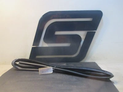  2003 Jaguar X Type 2.5L AJ25 Right Passenger Rear Run Weather Channel (Window) - Image 1 of 4