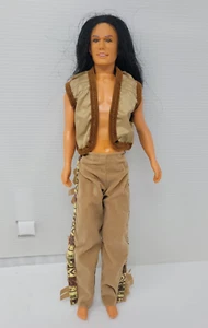 Bambola Nativa Americana 12” Action Figure Vestita Barbie Stile Ken Senza Marca (Usata) - Foto 1 di 7