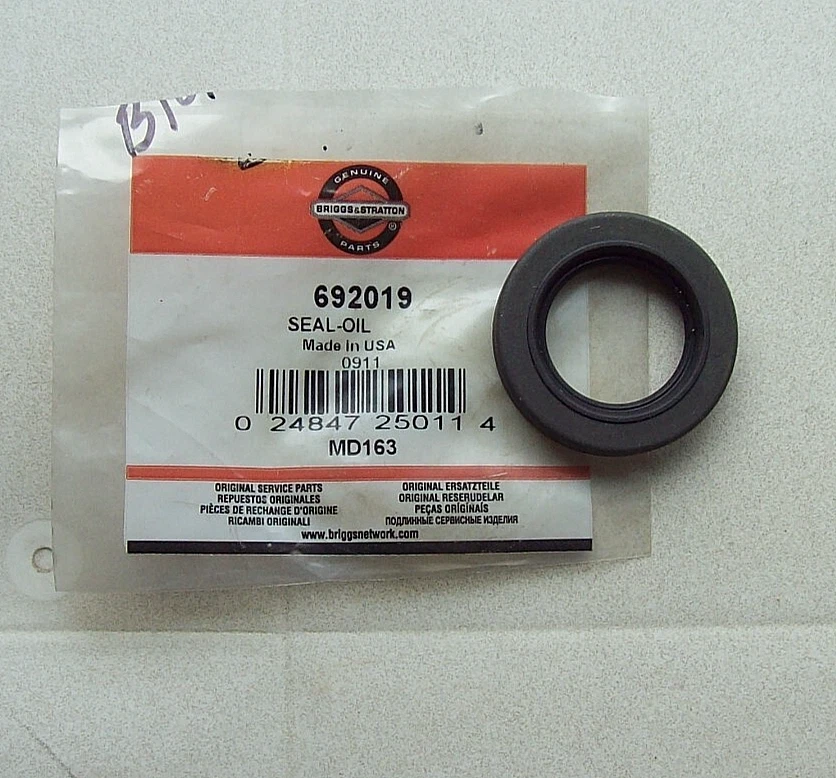 Briggs & Stratton ~ 692019 Oil Seal ~ Free Shipping - Image 1 of 1