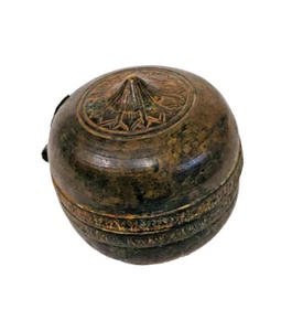 1800's Old Vintage Antique Brass Beautiful Engraved Work Lime Paste / Chuna Box. - Picture 1 of 13