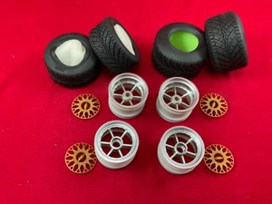 4 TEAM ASSOCIATED RC10DS FRONT + REAR WHEELS + TIRES RC10 DS AE RIMS gold cap - Picture 1 of 4