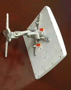 3.5, 3.4-3.8 Ghz wide band Patch Panel 14dB gain MIMO antenna, adjustable mount - Picture 1 of 2