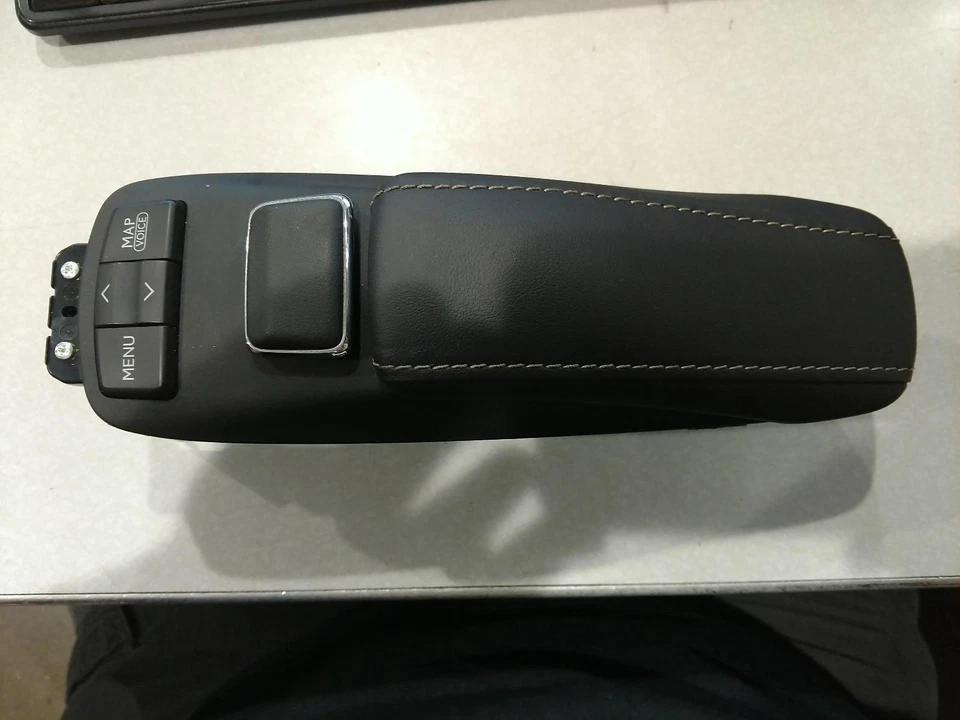 Control de ratón de navegación Lexus Es300H 2014 negro LB20 ID# 84780-33011-C1 Foto 1 de 4