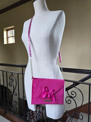 NUEVO CON ETIQUETAS Juicy Couture Rosa Velevet Bandolera Bolso sin asas Bolso sin asas Cadena dorada Foto 1 de 4