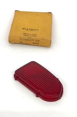 Chevrolet Fleetline Stileline 1949 lente de lámpara trasera de parada GM 5937861 TMC 502 NORS Foto 1 de 3