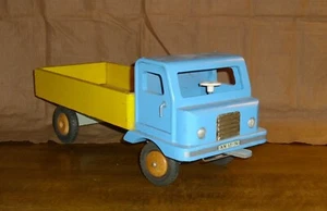 Lkw aus Holz-50iger Jahre-wenig bespielt-guter Zustand  - Picture 1 of 10