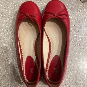 Red Patent leather flats 9. -BP Brand With A Little Bow Tie - Picture 1 of 8