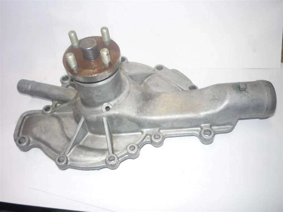 Bomba de agua Buick 1962-66 nueva hecha en EE. UU. con impulsor de metal con aire acondicionado Foto 1 de 3