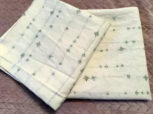 Calvin Klein Starburst King Pillowcases Cream/Green Starburst Design - Picture 1 of 16