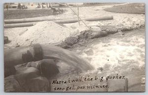 Antiguo coche a pedales RPPC, postal Harrah Well Big Gusher años 1900-10 - Imagen 1 de 5