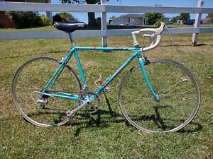 Vintage Japanese Fuji Tiara Road Bike Green 58cm Frame Shimano Groupset