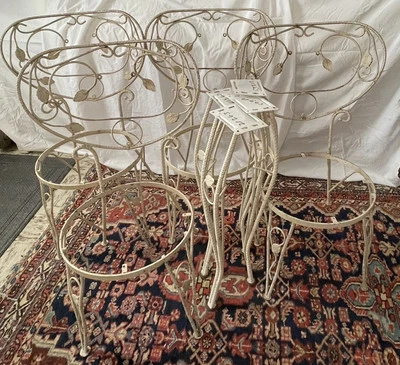 Antigo 1961 MCM Conjunto de Cozinha Ferro Forjado - 4 Cadeiras e Pernas de Mesa - Precisa de Reparo e Tampo - Imagem 1 de 4