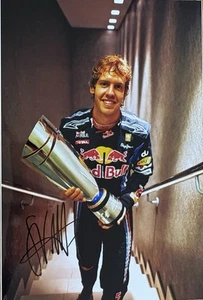 Sebastian Vettel signiert Formel 1 F1 Foto Autogramm Signed Weltmeister (38) - Picture 1 of 3