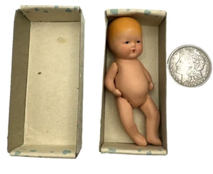 Muñeca bebé Kerr & Hinz bisque 4" articulada caja original años 40 pintada a mano K&H EE. UU. - Imagen 1 de 5