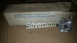 Sliverado Name Plate / Emblem NOS OEM C10 C20  - Bild 1 von 2