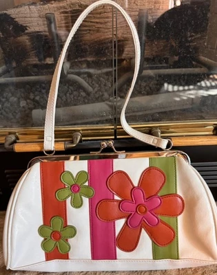 Винтажная белая и цветочная кожаная сумка замок Chateau Kiss - Изображение 1 из 4