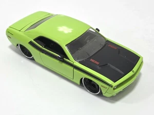 Jada Big Time Muscle 2006 Dodge Challenger Concept 1:24 Sublime Green - Picture 1 of 17
