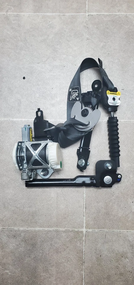 Conjunto de cinturón de seguridad delantero para pasajero derecho Hyundai Sonata 2015-2017 hebilla/retractor Foto 1 de 1