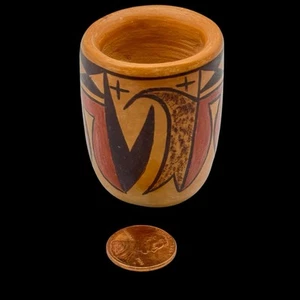 🏺 Rachel “Koo-Loo” Sahmie Nampeyo miniatura Hopi-Tewa pentola a bobina pentola tradizionale - Foto 1 di 9