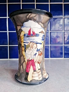 MOORCROFT CONTRABAND LIMITED NUMBERED EDITION 158/8 (8.25") PAUL HILDITCH BOXED - Picture 1 of 8