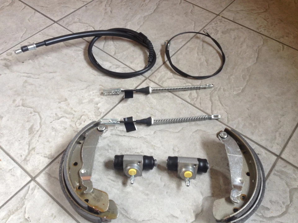 VAUXHALL CORSA 1.0 C 00-06 ONE SET OF REAR BRAKE SHOE 2 CYLINDERS 4 BRAKE CABLES - Image 1 of 1