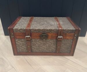 Beautiful Vintage Shabby Chic Wooden Chest Box Trunk Blanket Storage Patterned 