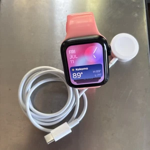 Apple Watch Series SE (2nd Gen) 40mm GPS + WiFi + Cellular Unlocked - Grade B+ - Photo 1 sur 3