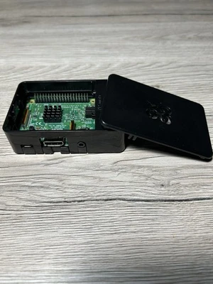 Raspberry Pi 3 Model B V1.2 mit Gehäuse und Kühlkörper - Bild 1 von 3