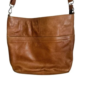 Cartera cruzada de cuero Still Nordic marrón caramelo 14 pulgadas x 12 pulgadas x 5 pulgadas - Imagen 1 de 10