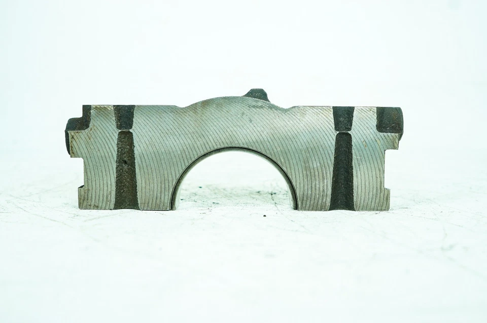 06-08 Lexus IS250 IS350 OEM Crankshaft Bearing Mounting 1 Bracket 1042 - Image 1 of 4