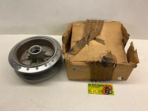 NOS YAMAHA WHEEL REAR HUB AS2C LT2 MX100 YAS1C 183-25311-00 OEM - Bild 1 von 5