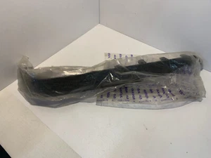 PARAGOLPES TRASERO IZQUIERDO NUEVO GENUINO VOLVO V70 2001-2007 MOLDURA 39992045 - Imagen 1 de 4