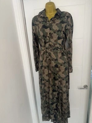 Vestido Camisa AAB Modesto Talla M - Estampado Camuflaje, Cinturón, Maxi Largo (58”) Foto 1 de 4